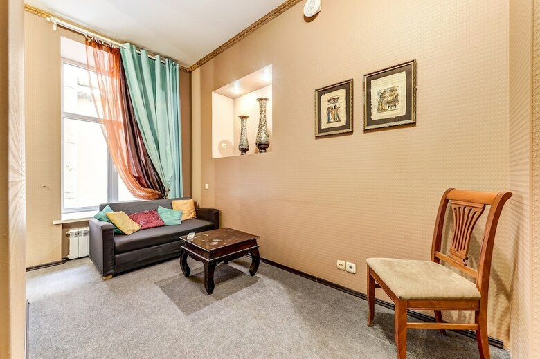 Hotel Guest Rooms On Nevsky Prospekt 47