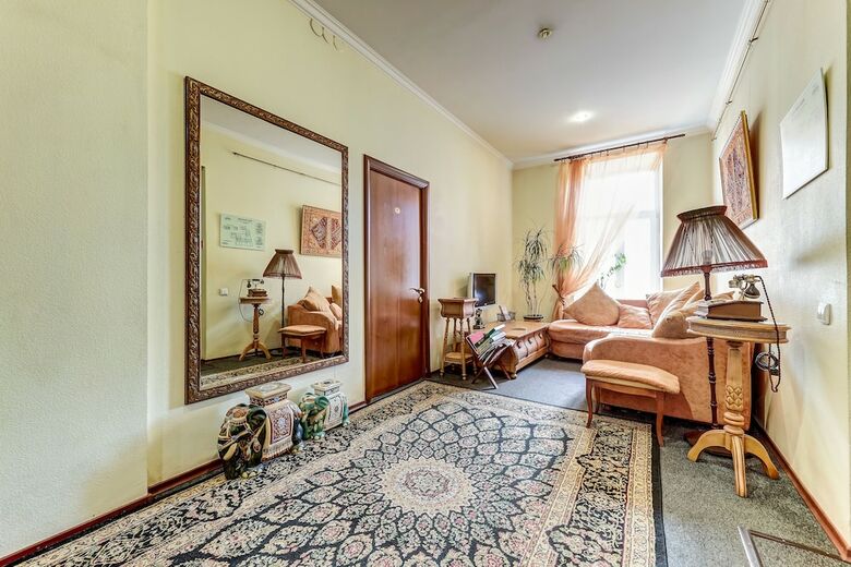 Hotel Guest Rooms On Nevsky Prospekt 47