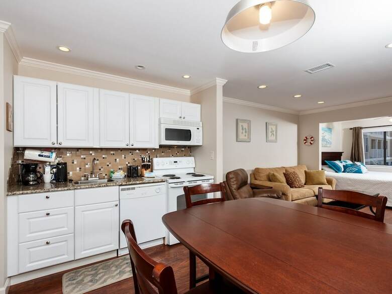 Sunset Harbor Palms 2-202