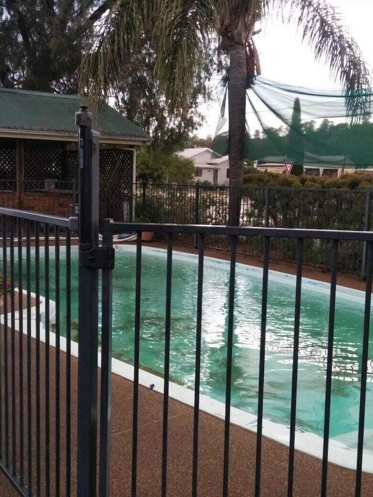 Overlander Motor Lodge