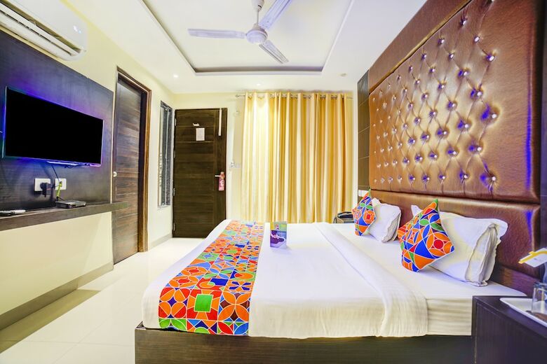 Fabhotel The Diamond