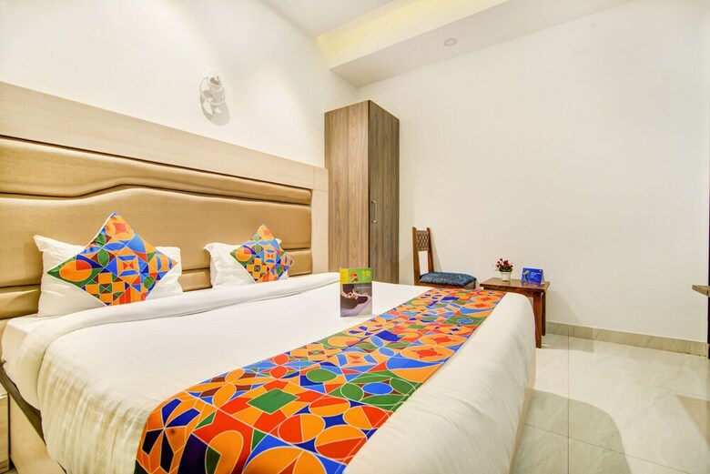 Fabhotel Yellow