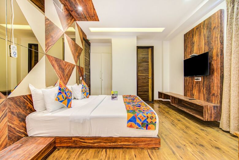 Fabhotel Yellow