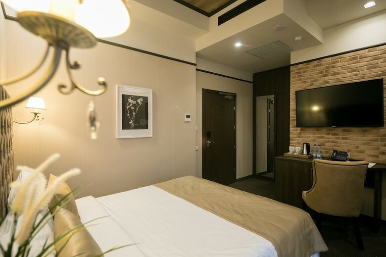 Vertex Hotel