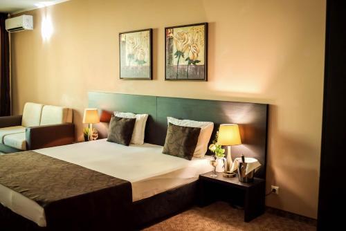 Central Plaza Hotel