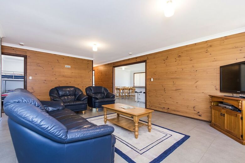 Back Beach Retreat - Pet Friendly