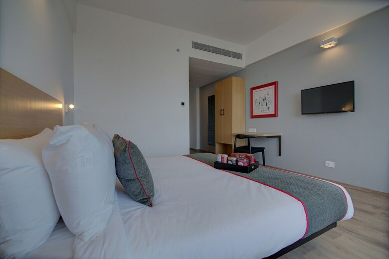 Hotel Oyo Townhouse 070 Maula Ali Rd Knowledge Park III