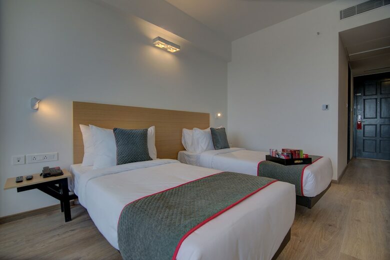 Hotel Oyo Townhouse 070 Maula Ali Rd Knowledge Park III