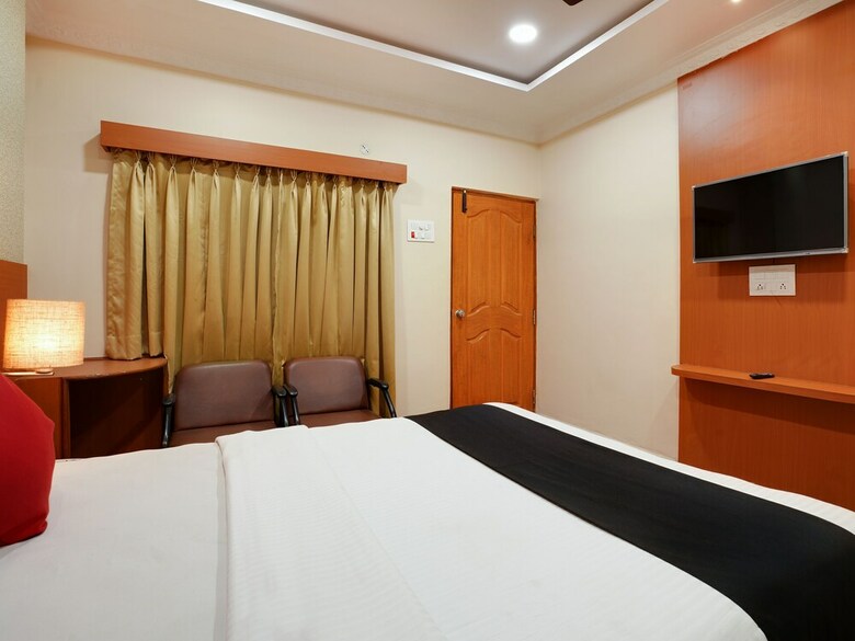 Hotel Capital O 46832 Gaayatri Residency