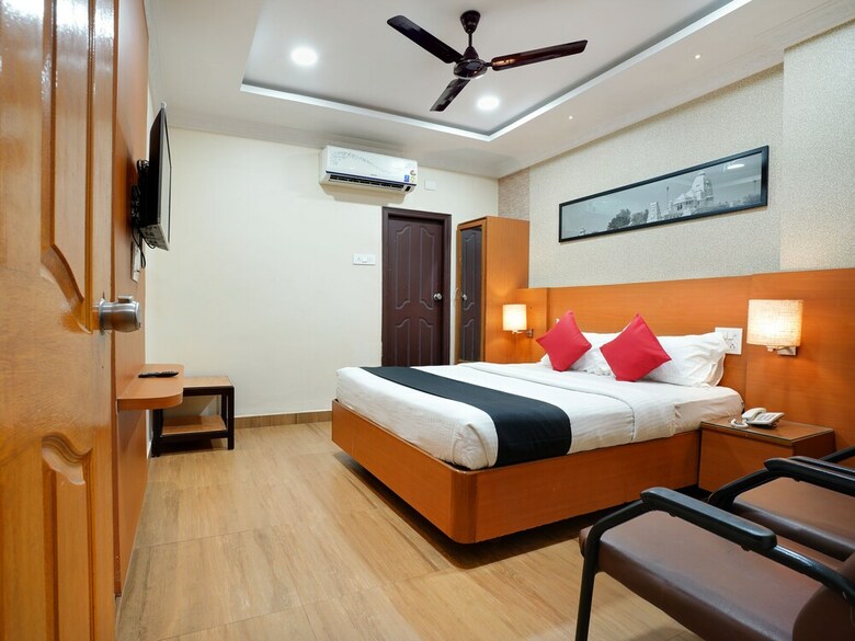 Hotel Capital O 46832 Gaayatri Residency