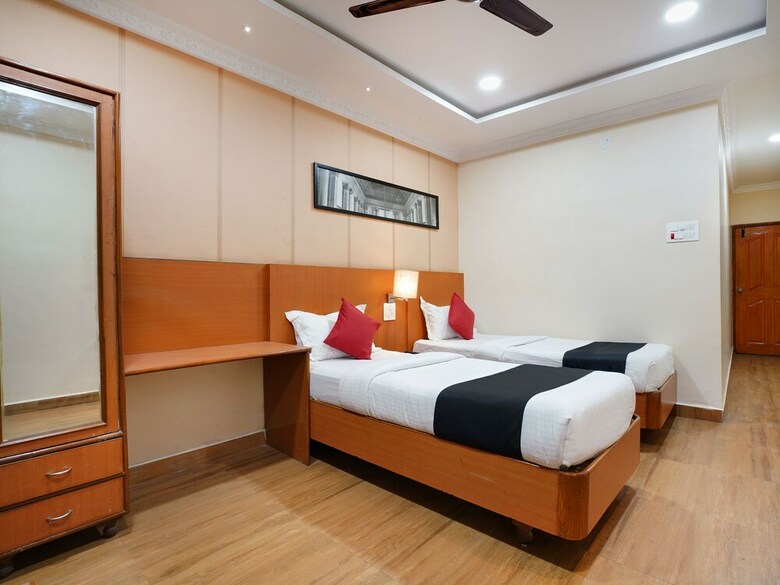 Hotel Capital O 46832 Gaayatri Residency