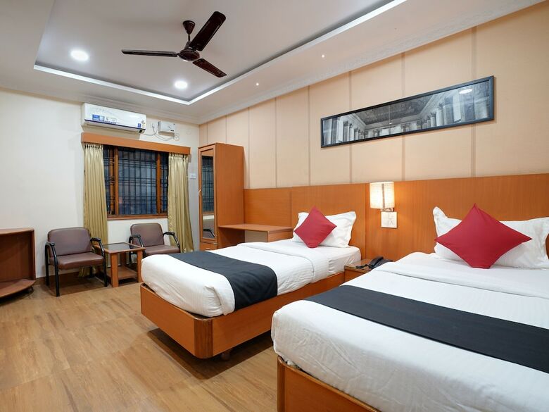 Hotel Capital O 46832 Gaayatri Residency