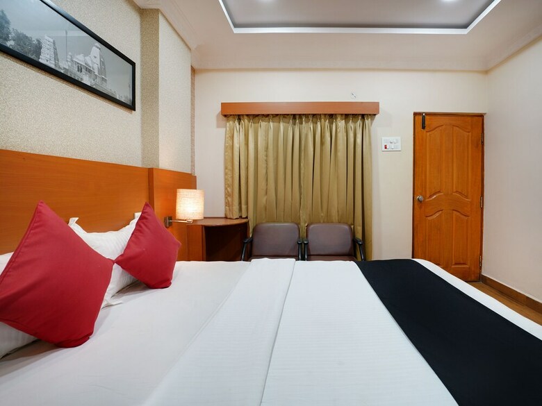 Hotel Capital O 46832 Gaayatri Residency