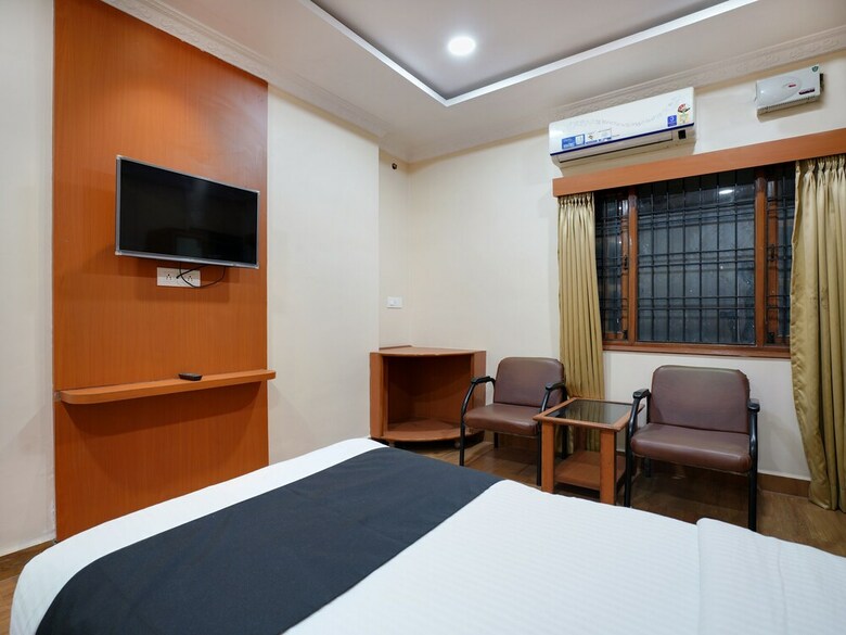 Hotel Capital O 46832 Gaayatri Residency