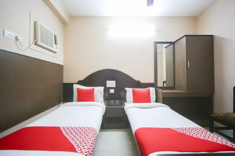 Hotel Oyo 61379 Golden Cafe Boarding & Lodging