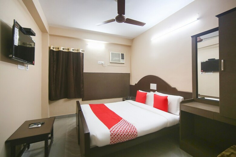 Hotel Oyo 61379 Golden Cafe Boarding & Lodging
