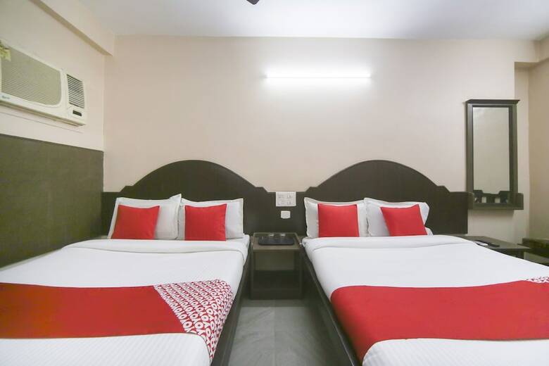 Hotel Oyo 61379 Golden Cafe Boarding & Lodging