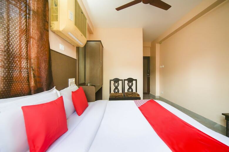 Hotel Oyo 61379 Golden Cafe Boarding & Lodging