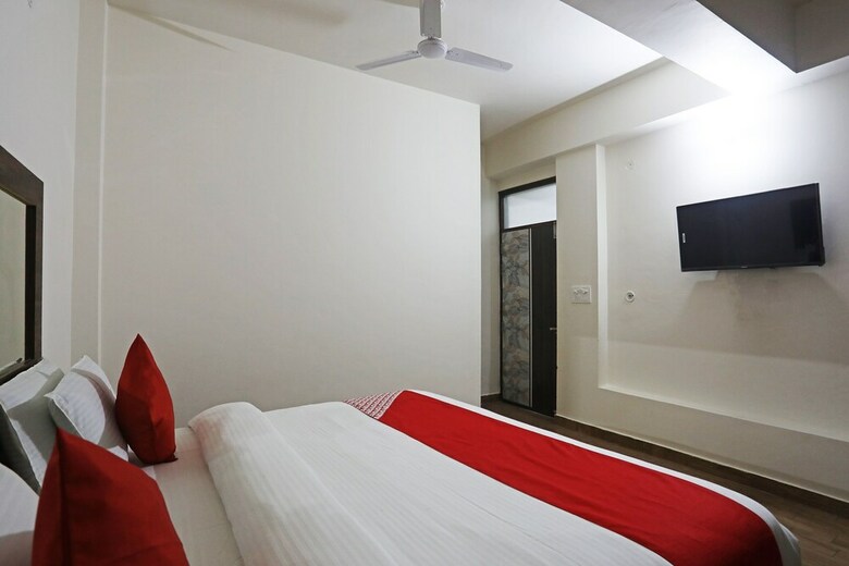Hotel Oyo 40002 Home Feeling Accommodation