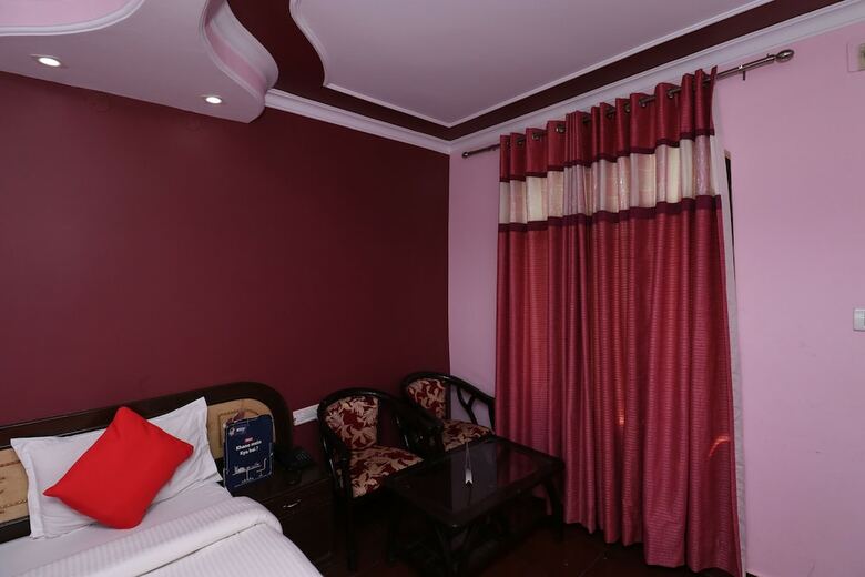 Hotel Oyo 27612 Maitri Holiday Home