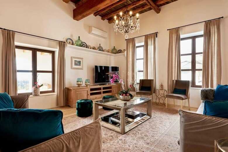 Apartamentos Villa Can Prats, Luxury Villa Surrounded By Nature