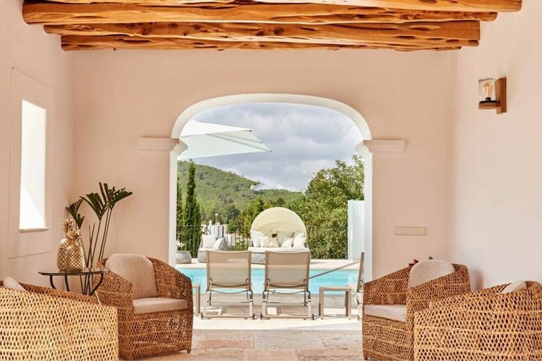 Apartamentos Villa Can Prats, Luxury Villa Surrounded By Nature
