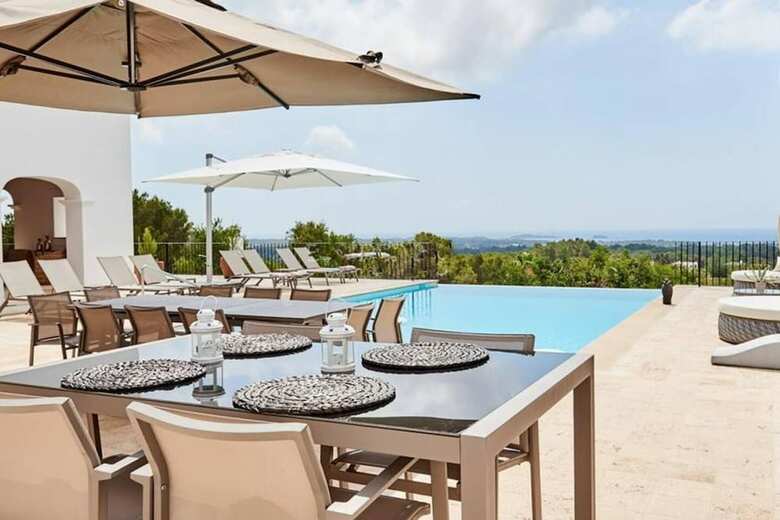 Apartamentos Villa Can Prats, Luxury Villa Surrounded By Nature