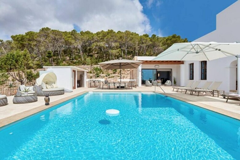 Apartamentos Villa Can Prats, Luxury Villa Surrounded By Nature