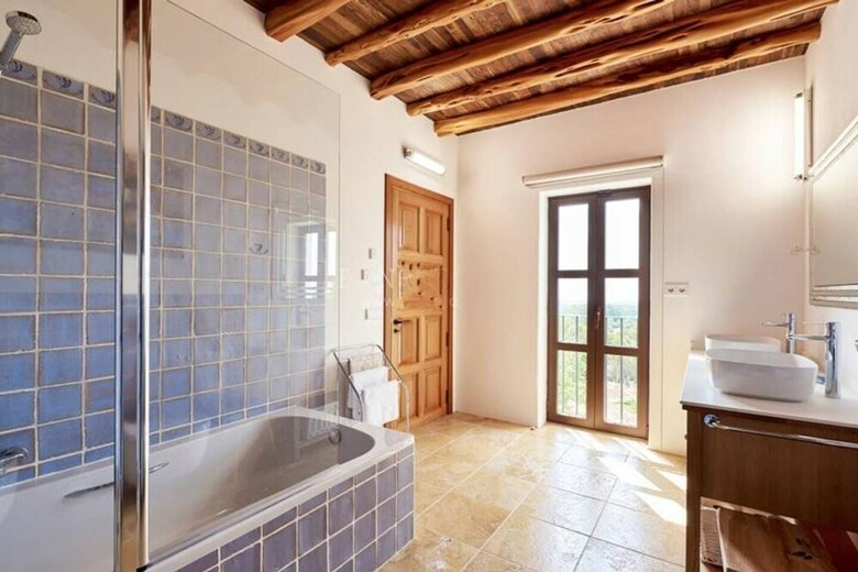 Apartamentos Villa Can Prats, Luxury Villa Surrounded By Nature