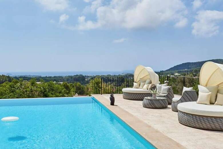 Apartamentos Villa Can Prats, Luxury Villa Surrounded By Nature