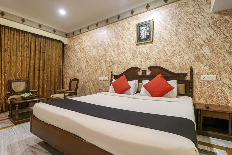 Capital O 5439 Hotel Shiraaz