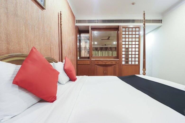 Capital O 5439 Hotel Shiraaz