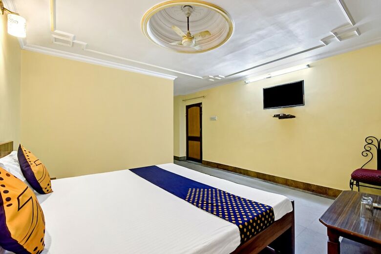 Spot On 62734 Hotel Sarfaraz Palace