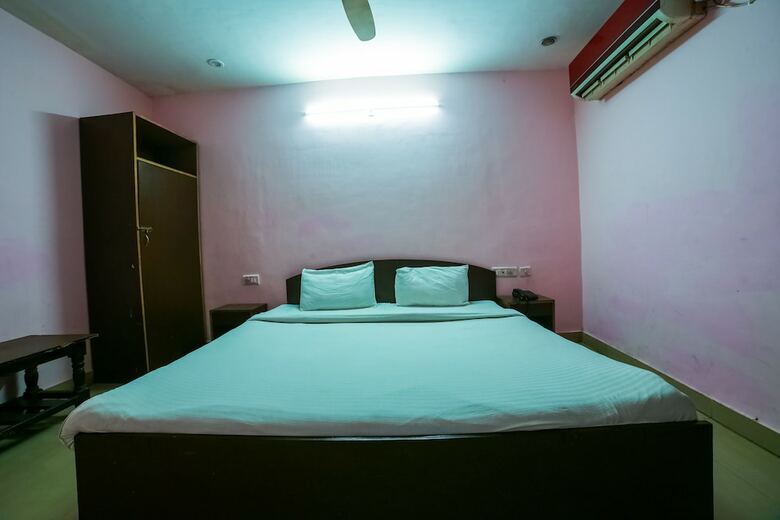 Spot On 36122 Hotel The Royal Plaza