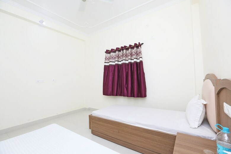Hotel Oyo 44618 Paradise Guest House