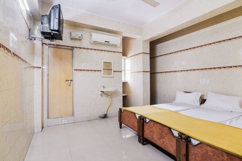 Hotel Spot On 49347 Jayalakshmi Residency Lodge