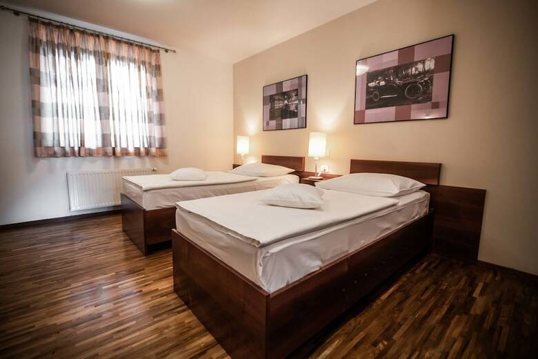 Hotel Dvor Jezer?ek Brnik