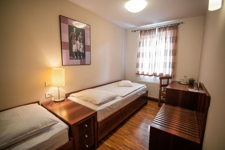 Hotel Dvor Jezer?ek Brnik