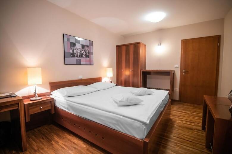 Hotel Dvor Jezer?ek Brnik
