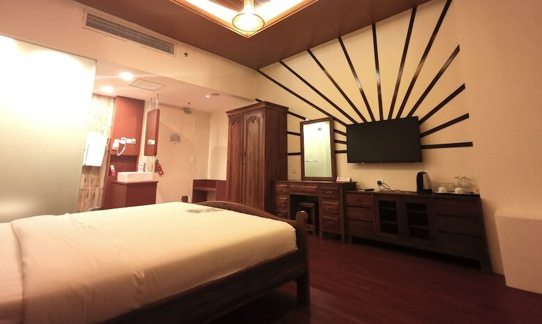 Top Holiday Hotel Mines Seri Kembangan
