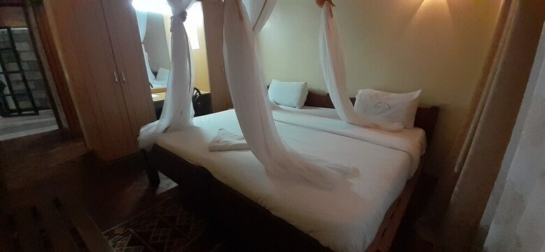 Hotel Vienna Woods Holiday Inn Limited