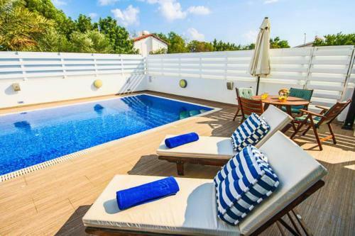 Villa Blue Phoenix