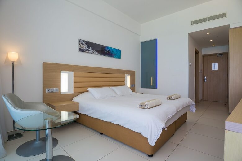 Vrissaki Beach Hotel