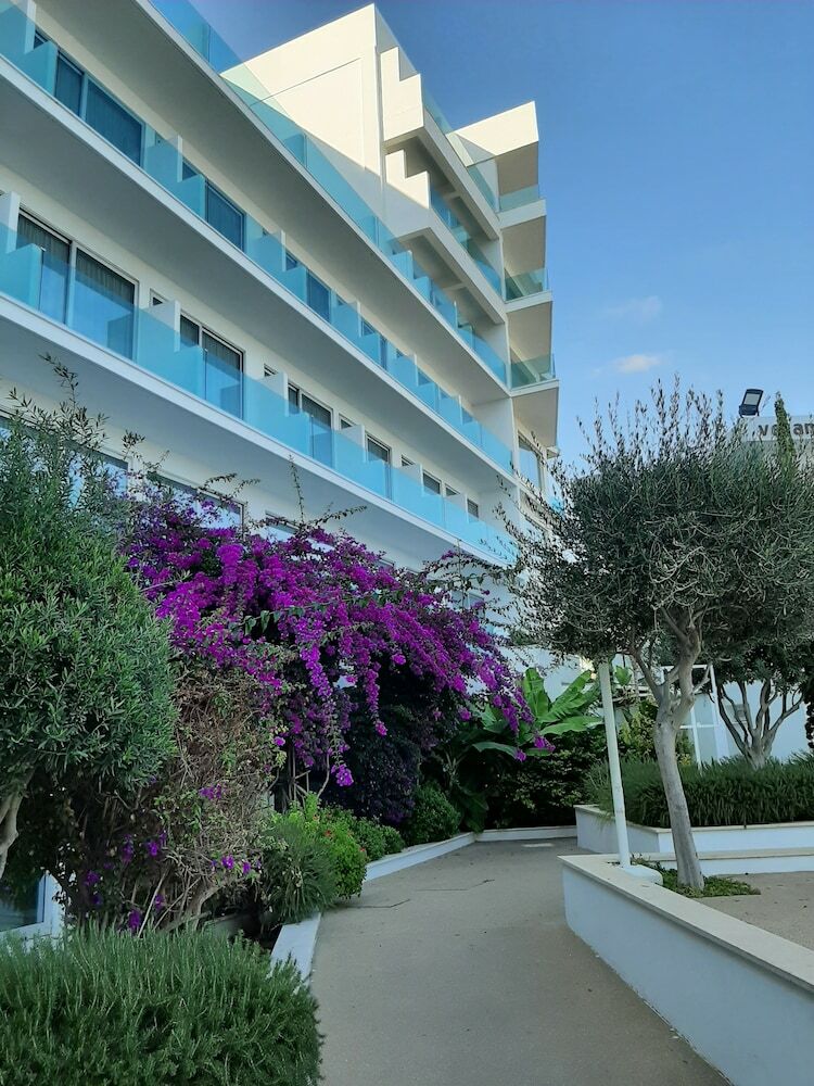 Vrissaki Beach Hotel
