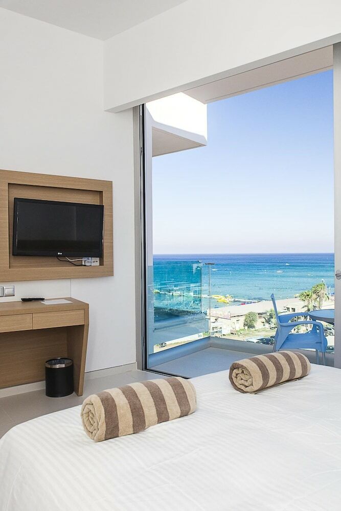 Vrissaki Beach Hotel