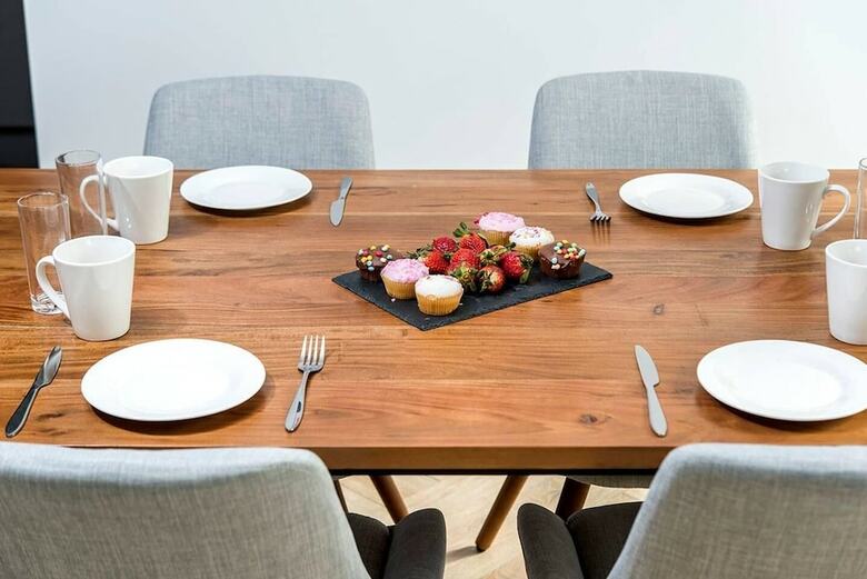 Lovely, Modern 3br Apartment In City Centre