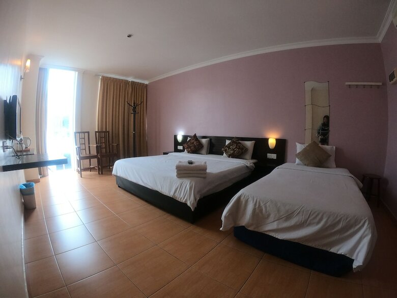 Ample Hotel
