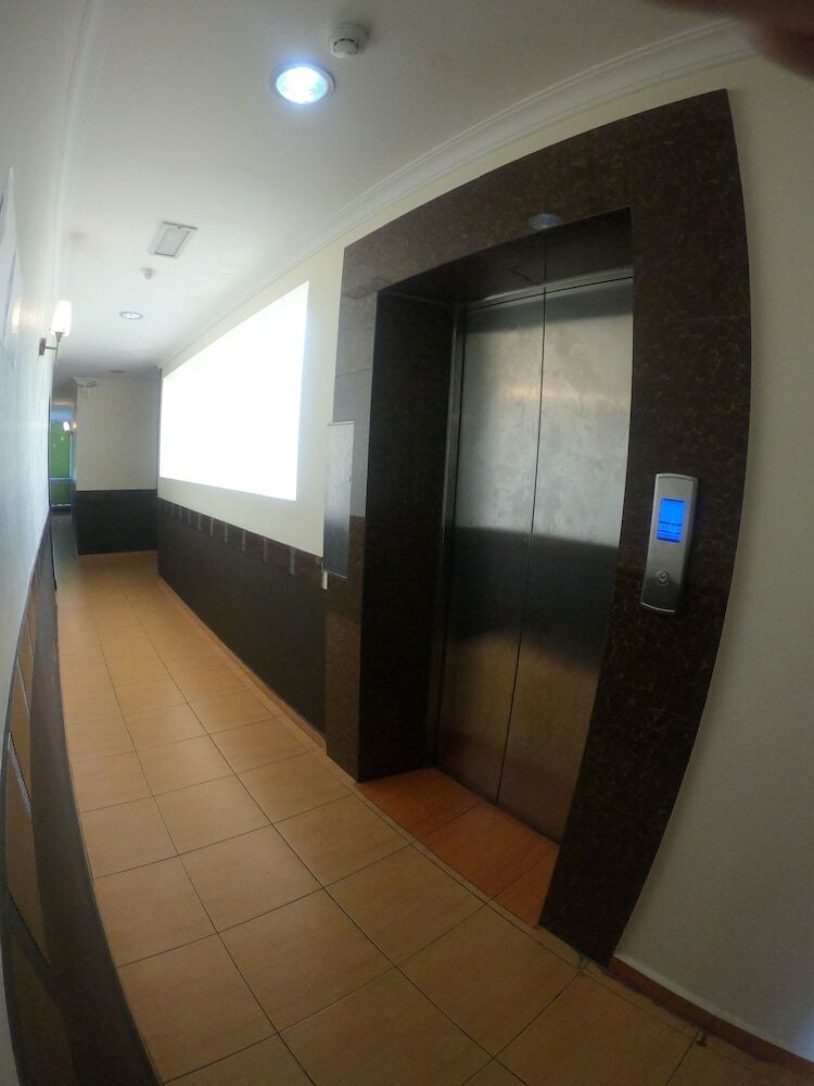Ample Hotel