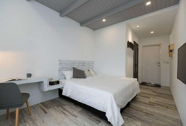 Hotel Blue White