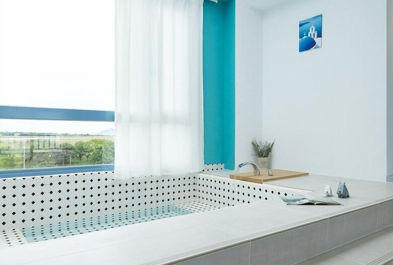 Hotel Blue White